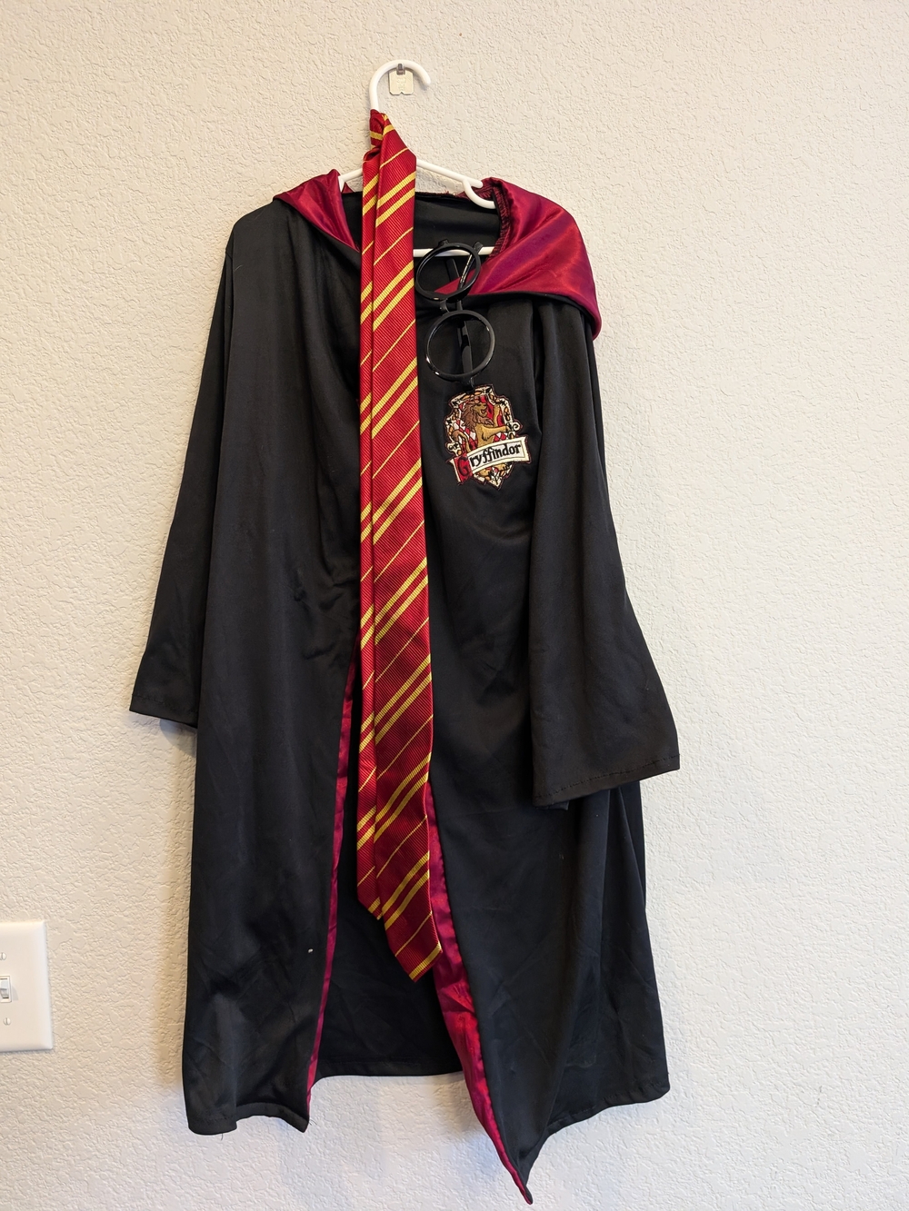 Gryffindor Harry Potter Robe Costume Red & Gold Tie w/ Glasses Unisex Kid's Sz M